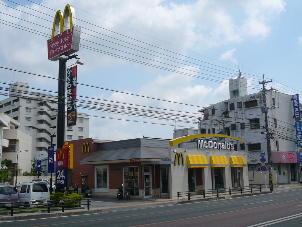 マクドナルド 国場十字路店